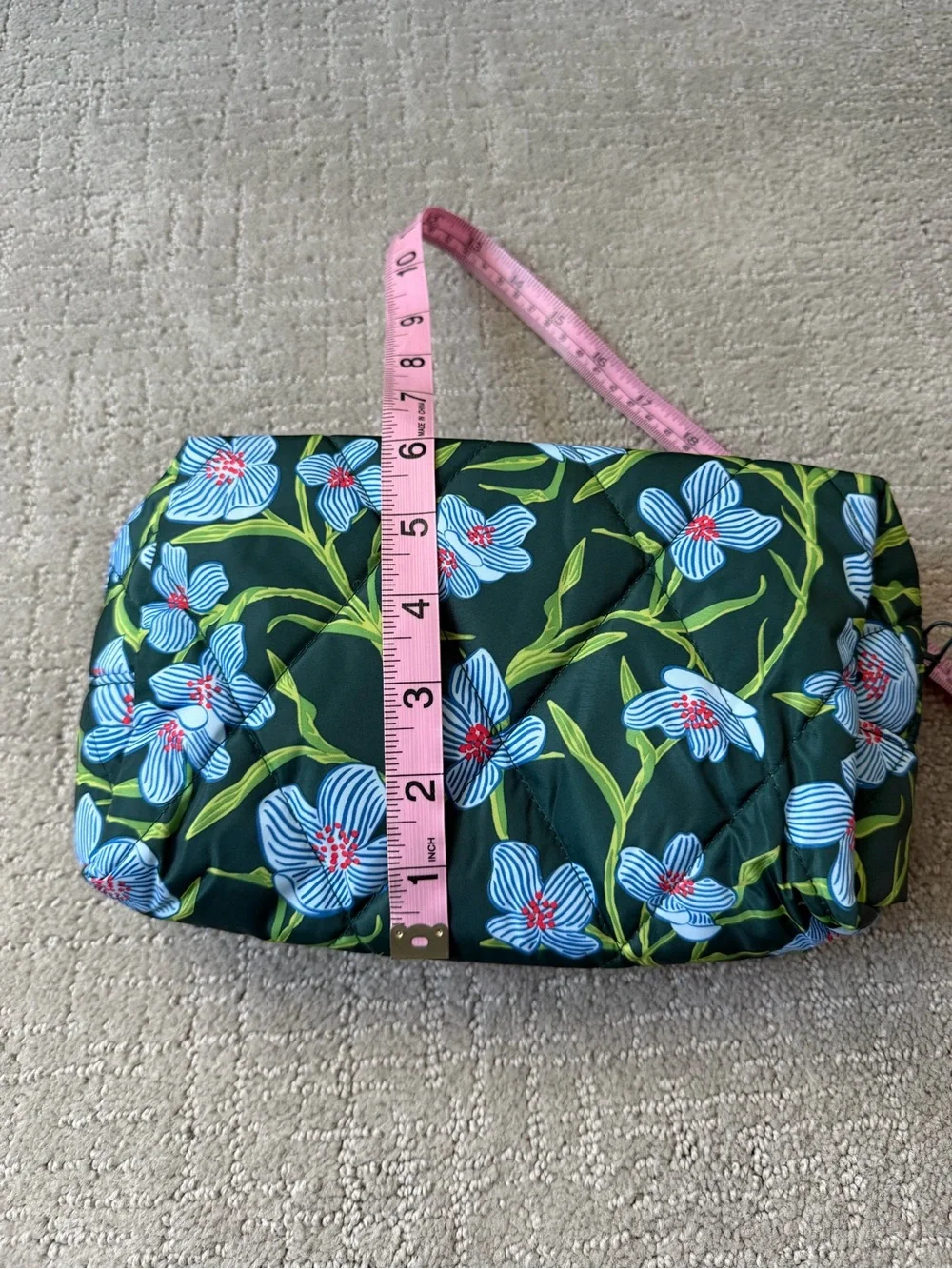 NWT Vera Bradley Essential Medium Lightweight Cosmetic Case in Charlotte Stems